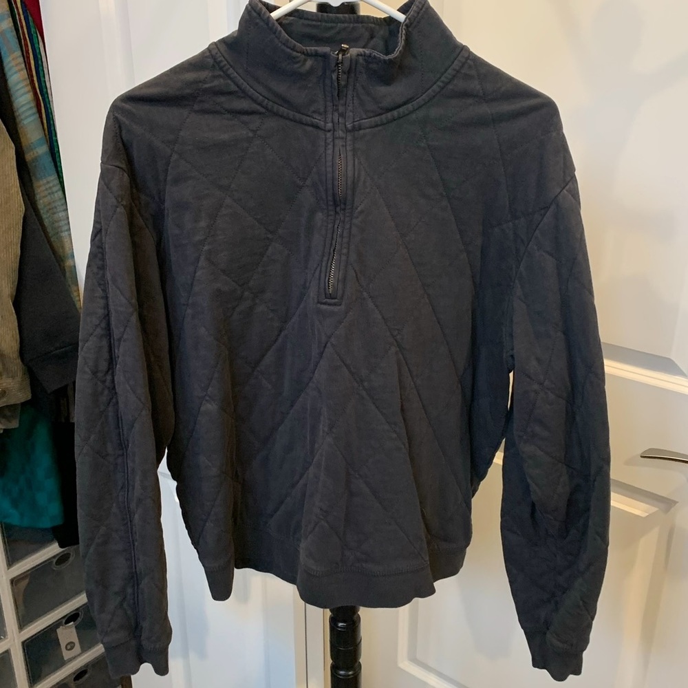 Women’s dark gray sweatshirt with half zip